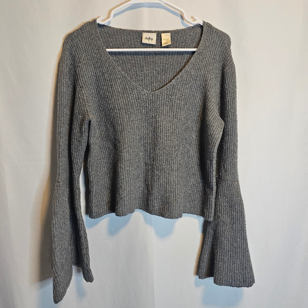 Daytrip Gray Knit Bell Sleeve V Neck Cropped Sweater Womens‎ Medium